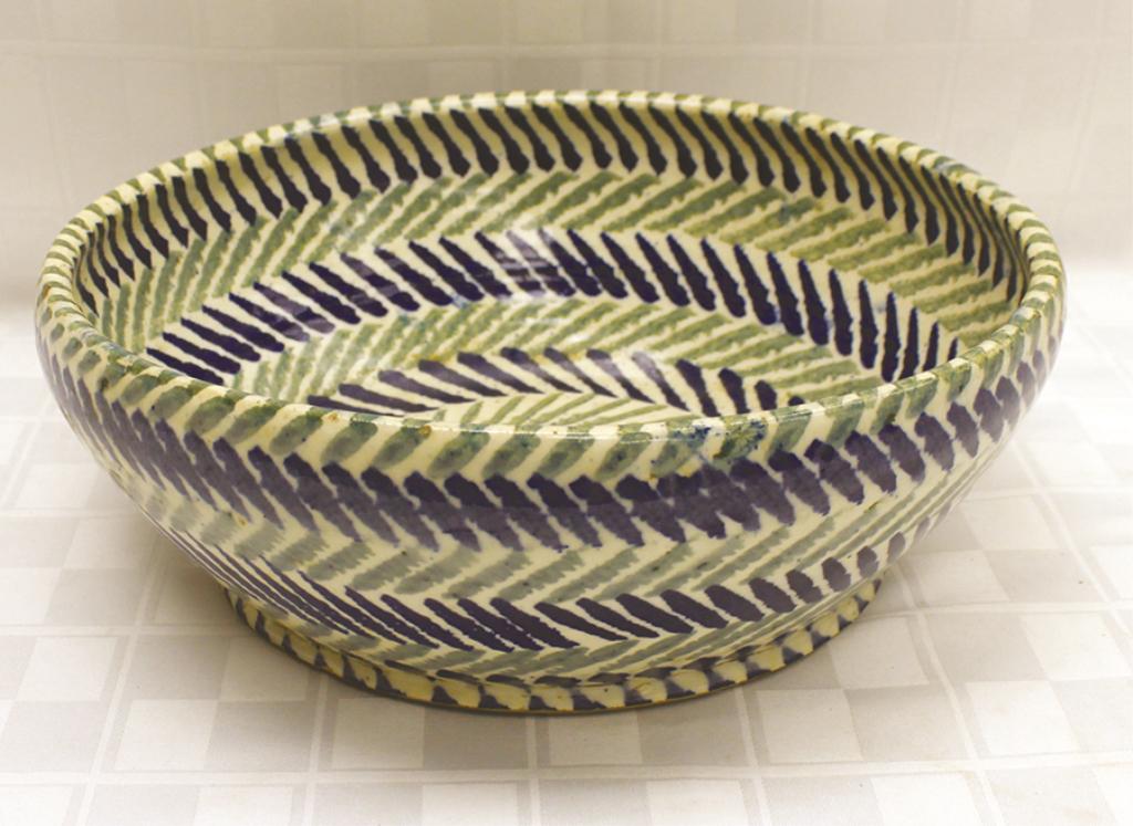 Stick Spatterware Bowl 10" W x 4.5" D Condition: Good (1 of 1)