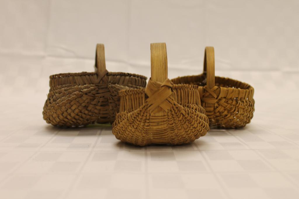Miniature Buttocks Woven Baskets 6" Condition: Very (1 of 1)