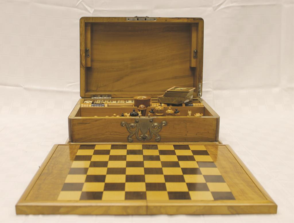 Game of Chess 13" L Condition: Good: Condition: Good