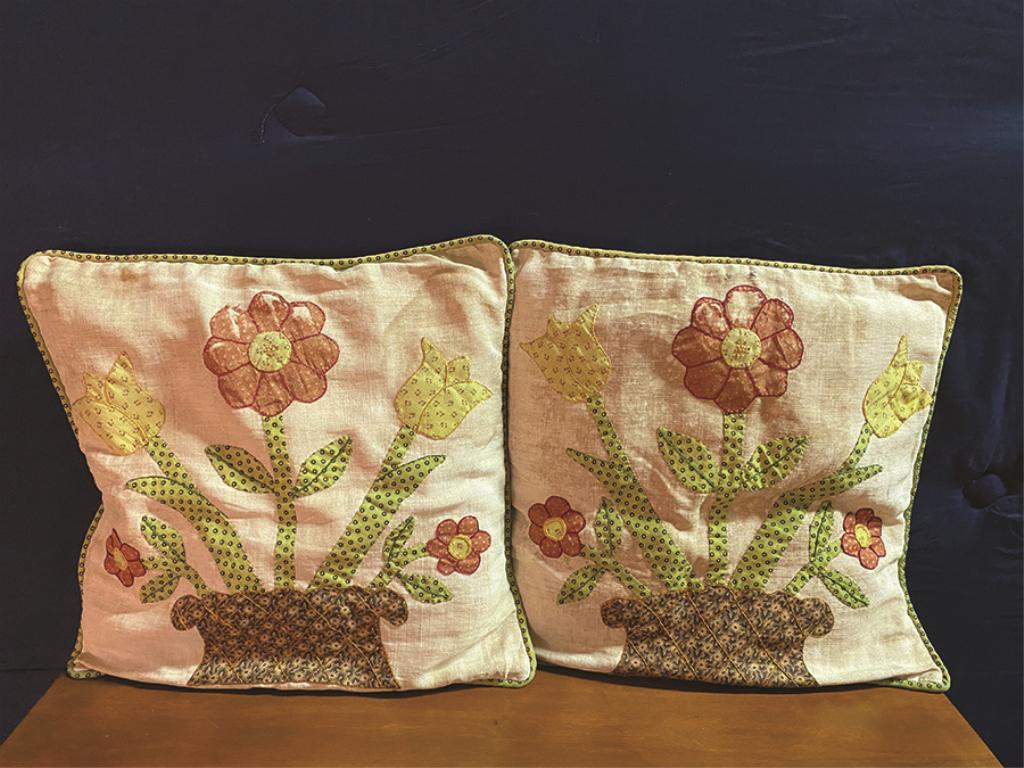 Pair of Flower Basket Applique Quilt on Linen formed (1 of 1)