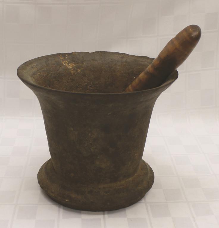 Iron Mortar and Pestle 9" H Condition: Good: Condition: Good