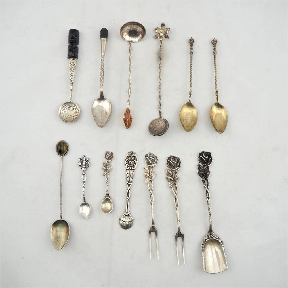 Collection of showcase objects (1 of 1)