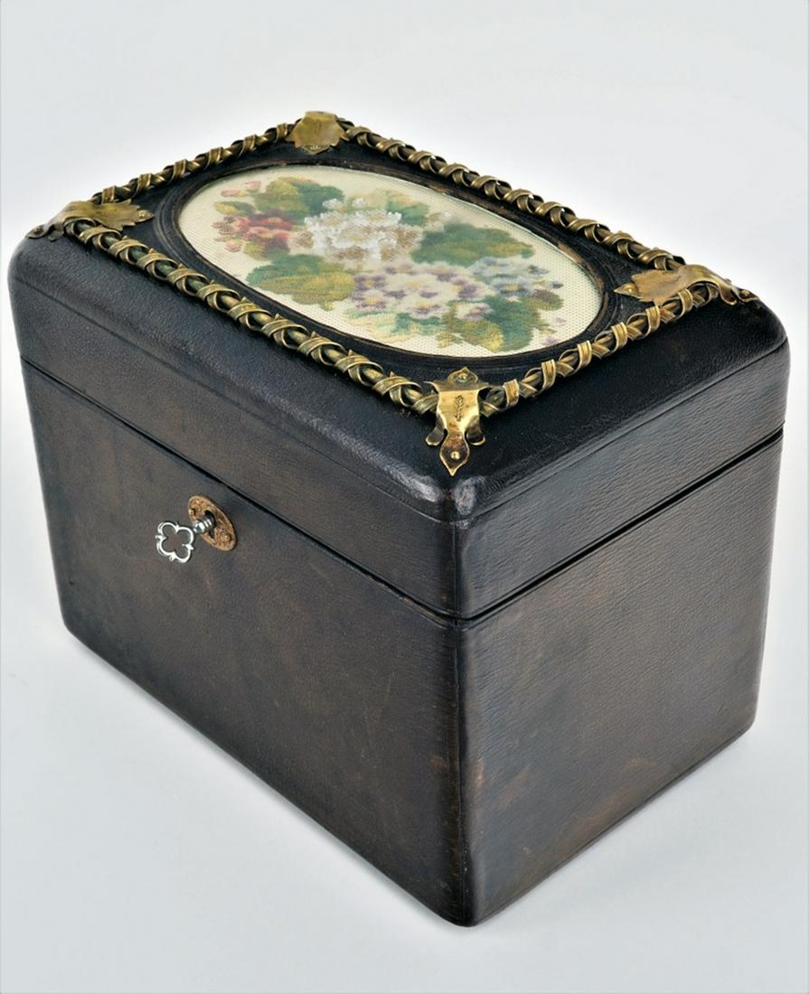 Lid box, end of the 19th century. (1 of 3)