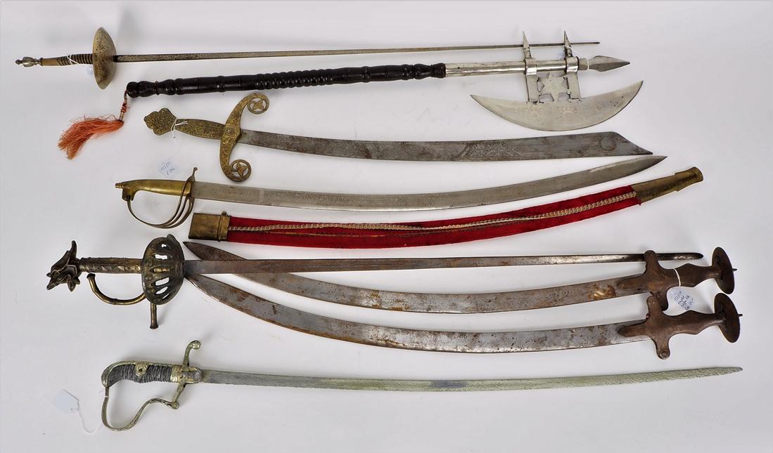 Convolute blank weapons: Convolute blank weapons8 parts, for decoration purposes. Epee, saber, battle axe, sword. Partly Arabic. Different conditions. L. from 84cm to 103cm.Konvolut Blankwaffen8 Teile, zu Dekorationszwecken. 