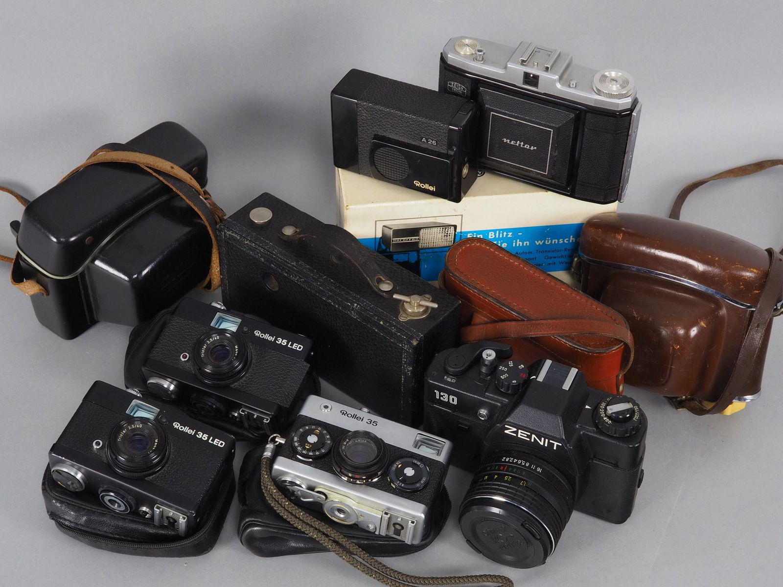 Large assortment of old cameras, 10pieces, 20th c.: Large assortment of old cameras, 10pieces, 20th c. No. 2 Folding Pocket Brownie Model B, ca. 1912; ZENIT130; ROLLEI A26; Two Rollei 35 LED; 1x Rollei 35; WELTA 37/378/1001; ZEISS Ikon Nettar; KODAK Re