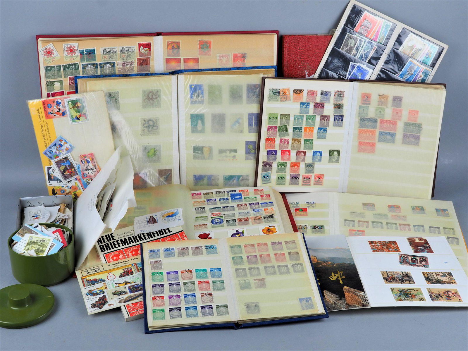 Assorted stamps from all over the world: Assorted stamps from all over the world a.o. German Reich, Bavaria, Bohemia, Generalgouvernement, German Post, GDR, Eastern Bloc countries, etc. Different age and different states. Konvolut Briefmarke