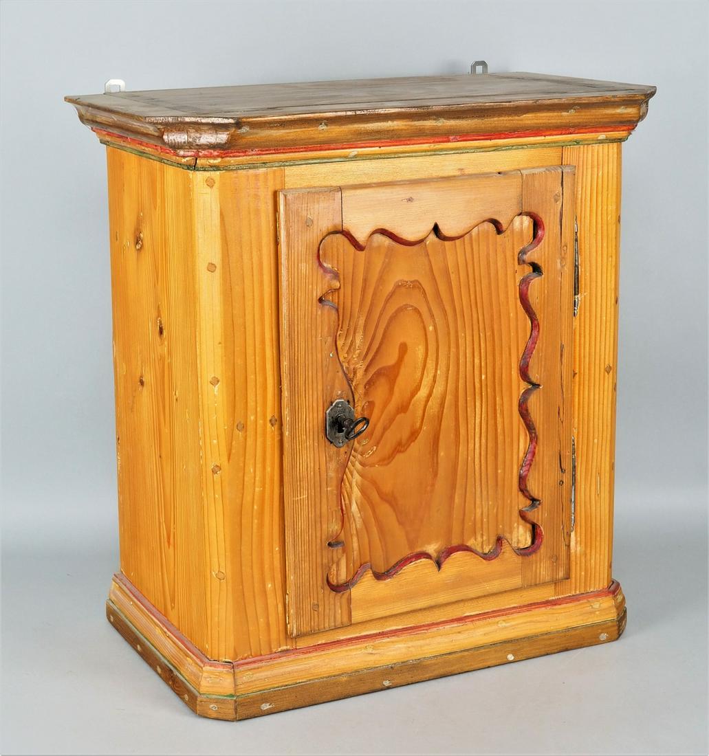 Hanging cupboard around 1870: Hanging cupboard around 1870 made of waxed spruce, door with pretzel filling. Lock and key present, lockable. In the upper part with wide profile, for hanging. Good, ready to use condition. H. 54,5cm,
