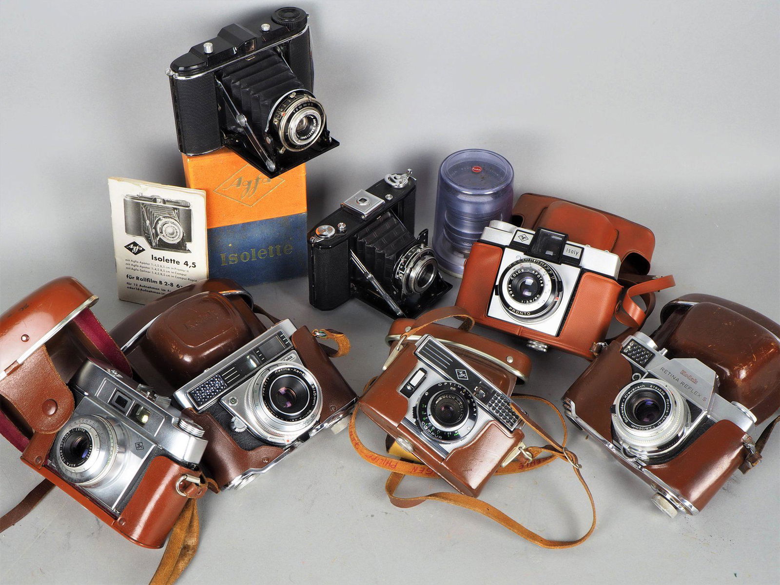 Convolute cameras 30/60s a.o. ZEISS; AGFA; KODAK: Convolute cameras 30/60s a.o. ZEISS; AGFA; KODAK AGFA Isolette 30/40s with 1:6.3/85mm Anastigmat Igestar lens, plus original box and manual; ZEISS IKON Nettar 515/16 with Novar 1:4. 5/75mm lens; KODAK