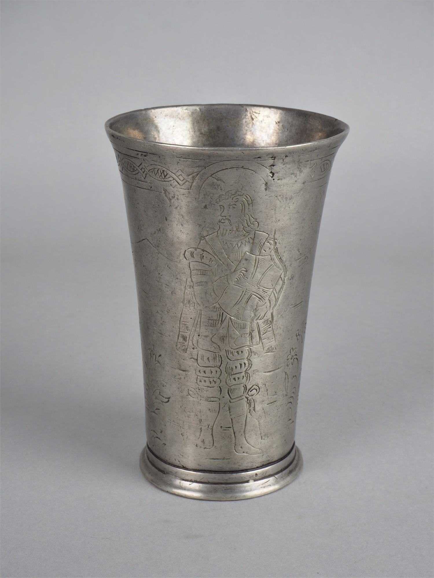 Antique pewter cup: Antique pewter cup Drinking cup dat. 1663, chased all around, nobleman with coat of arms. Stamped on the bottom 3 compartments. Not checked. H. 14,5cm, ca. 380g Antiker Zinnbecher Trinkbecher dat. 166