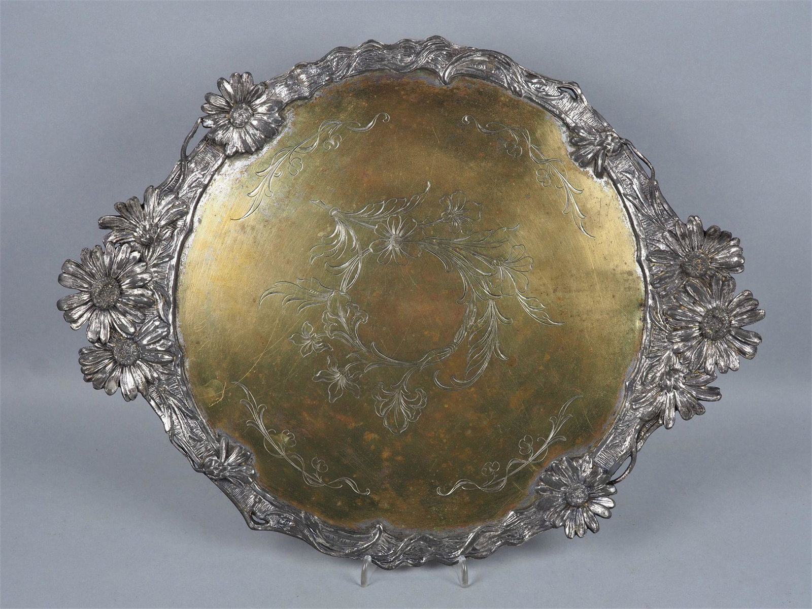 Art Nouveau tray around 1900: Art Nouveau tray around 1900Wide floral decorated rim with handles in the shape of flowers. Brass center plate with chased flowers, bottom plate with four small feet, formerly silver plated, maker's m