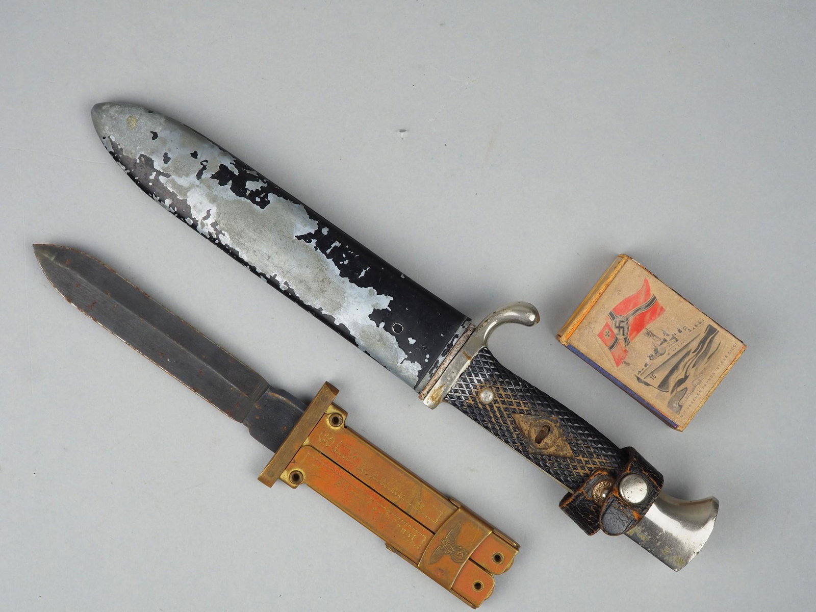 Pair of old knives, 3rd Reich fantasy / repro: Pair of old knives, 3rd Reich fantasy / reproConvolute consisting of old 50-70s fantasy SS patrol combat knife "RZM M7/66/34/SS", l. open 20cm. Driving knife / scout knife with scabbard, brand OTHELLO