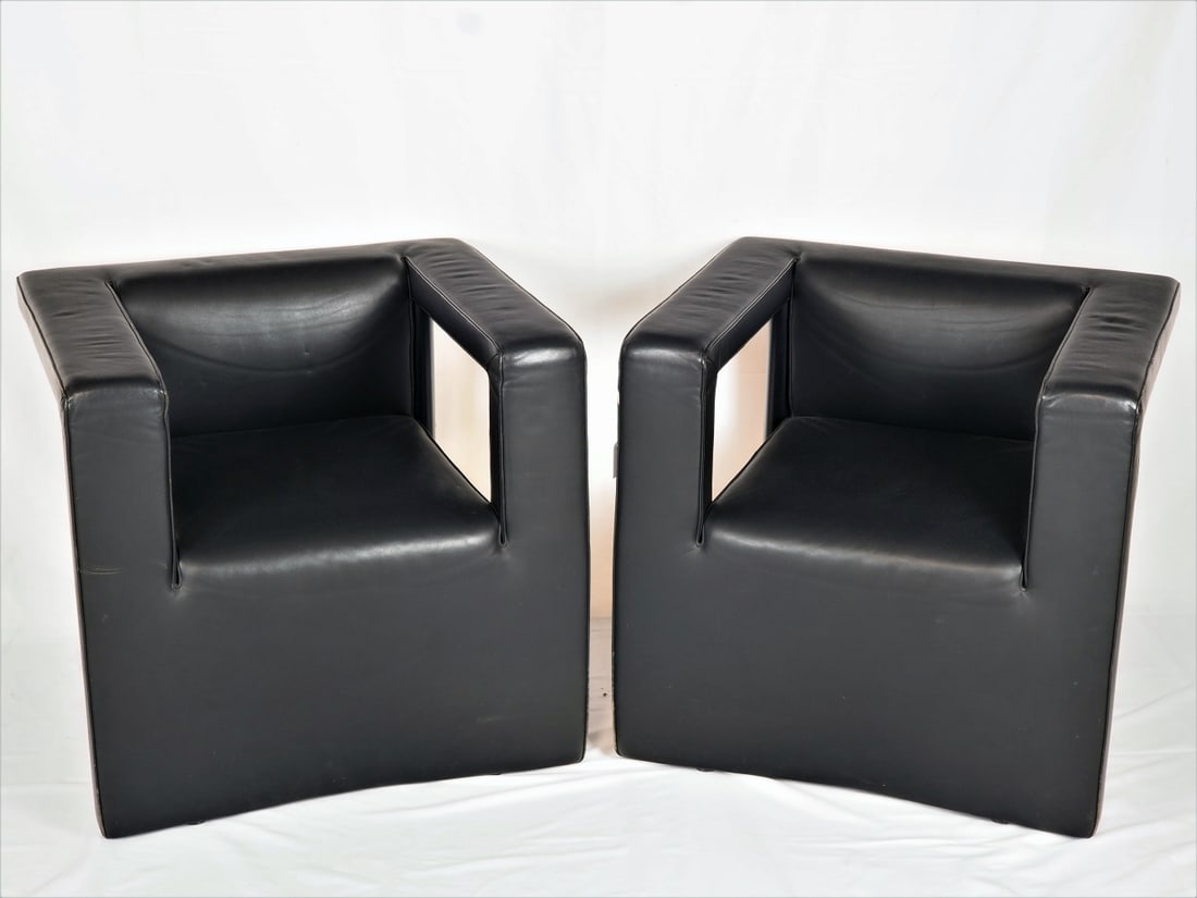 Pair of postmodern designer armchairs - Paolo Piva: Pair of postmodern designer armchairs - Paolo PivaDesigned by Paolo Piva around 1989, probably for De Sede. Front completely closed up to the seat. Armrests extending backwards, merging into the backr