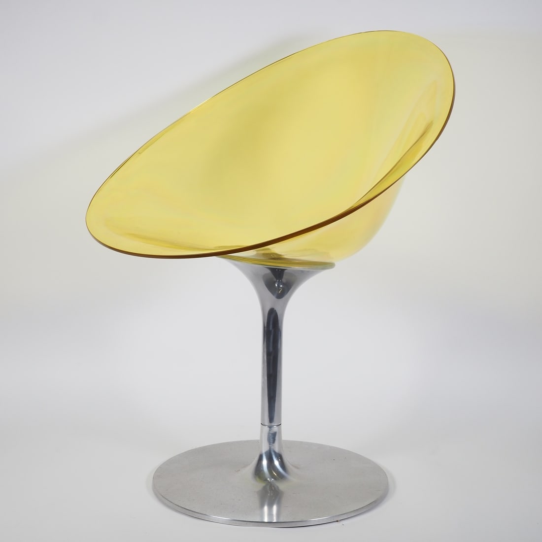 Kartell Ero S designer swivel chair - design by Philippe Starck: Kartell Ero S designer swivel chair - design by Philippe Starck Eros swivel chair by Philippe Starck for Kartell. Made in Italy. Yellow transparent plastic seat shell, swivel-mounted, on solid aluminu