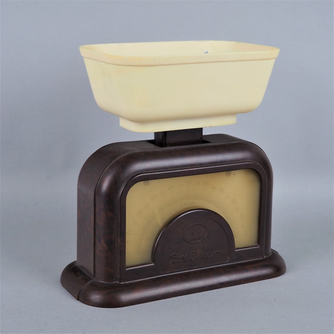 Dr. Oetker scale, 30s. (1 of 2)