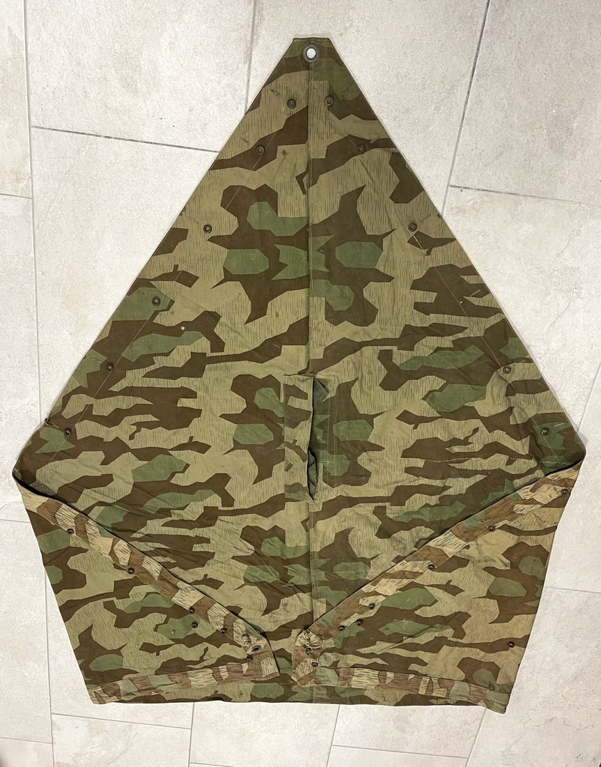 Wehrmacht tent canvas 31, splinter camouflage, 1930s: Wehrmacht tent canvas 31, splinter camouflage, 1930sOriginal tent canvas with splinter camouflage pattern (colorful print 31). Cotton fabric, centered with head opening. Uncleaned attic find, with sig