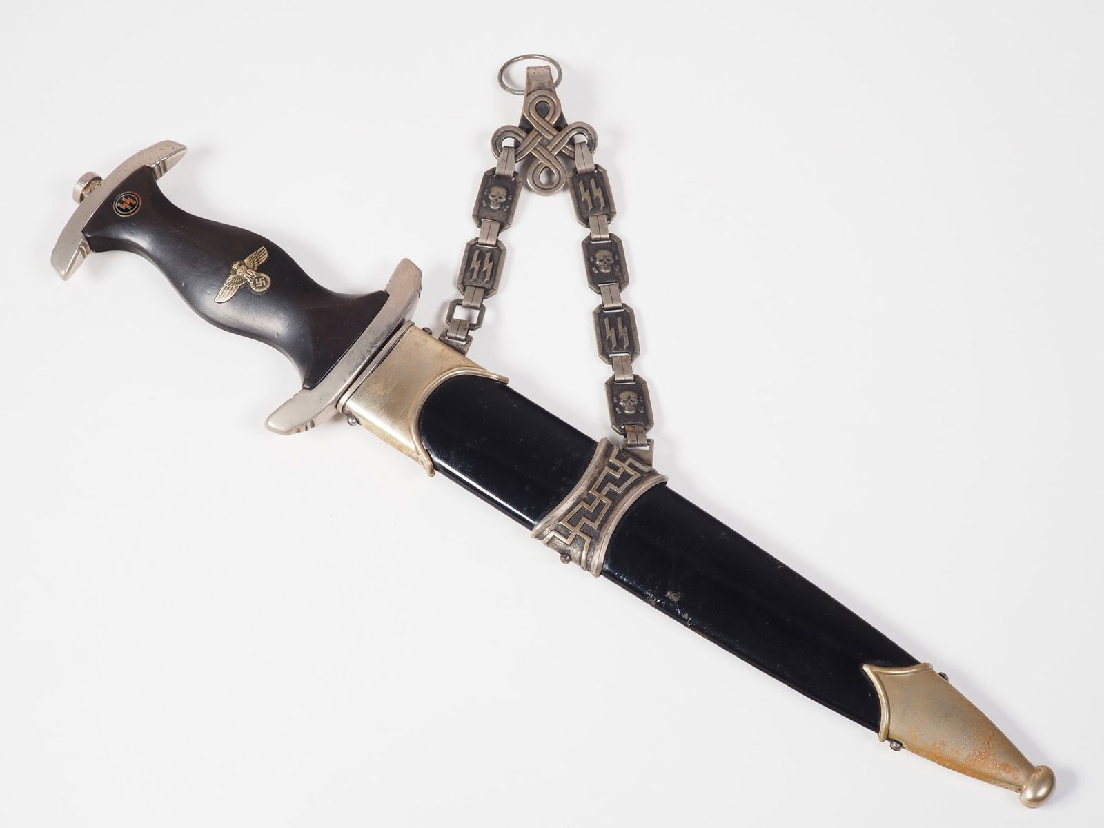 SS service dagger model 1936, chain dagger: SS service dagger model 1936, chain daggerSS dagger with M36 chain hanger, weapon of honor for members of the Schutzstaffel. Blade with etched motto "My honor is loyalty". As prescribed, without manuf