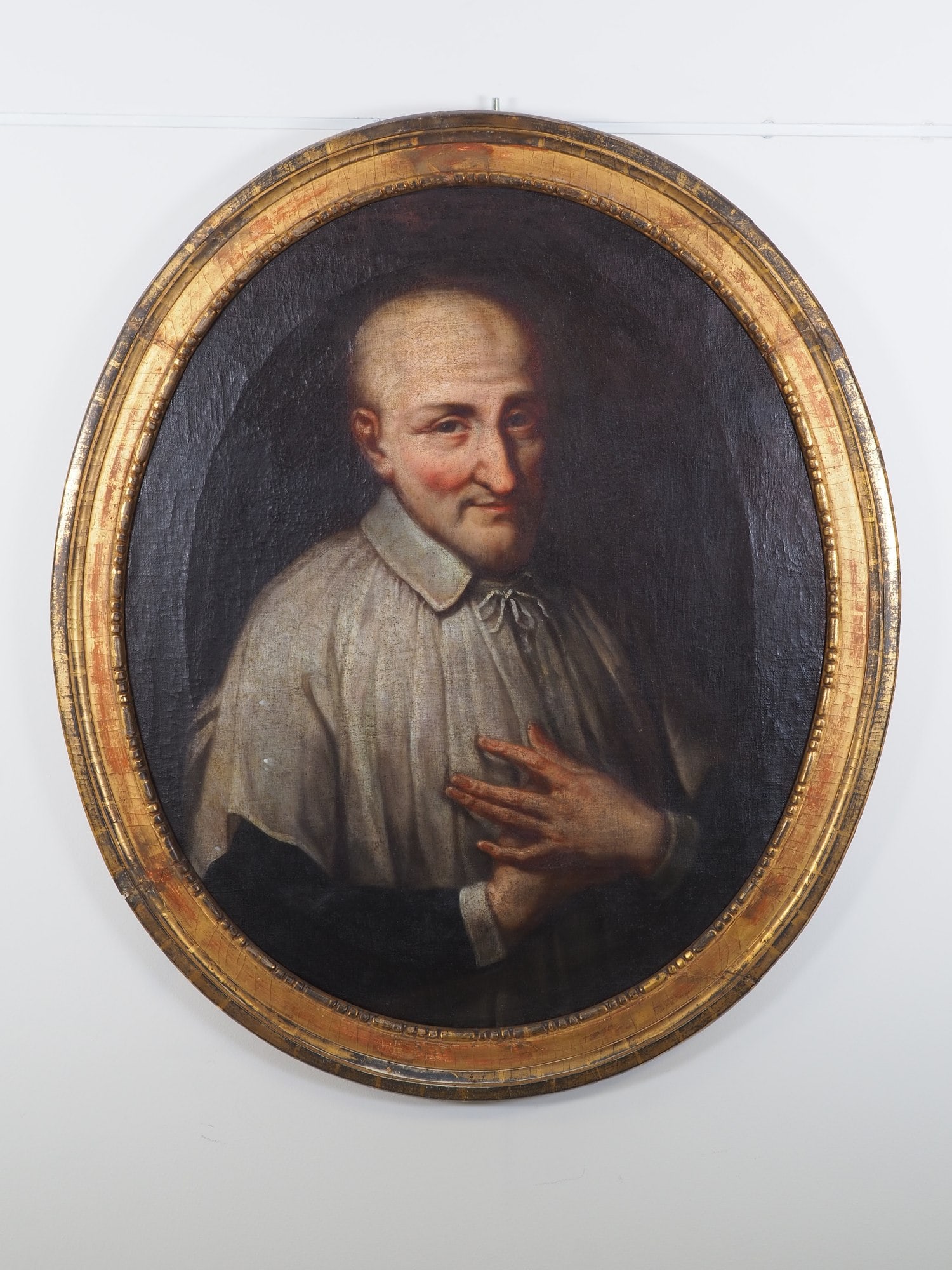 Portrait of St. Vincent de Paul, Baroque painting around 1740: Portrait of St. Vincent de Paul, Baroque painting around 1740Oil on canvas framed in an original oval wooden frame decorated with gold paint. Depiction of St. Francis of Vincent looking at the viewer 