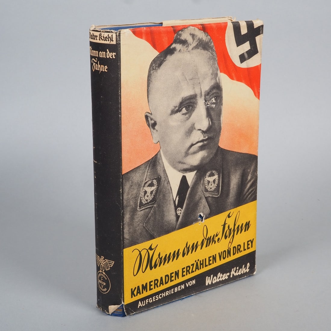 Walt Kiehl: Mann an der Fahne - Full cloth edition 1938 with orig. dust jacket: Walt Kiehl: Mann an der Fahne - Full cloth edition 1938 with orig. dust jacketMann an der Fahne, Comrades tell a story by Dr. Ley. Written down by Walter Kiehl. 2nd edition 21-30th thousand. 1938, Zen
