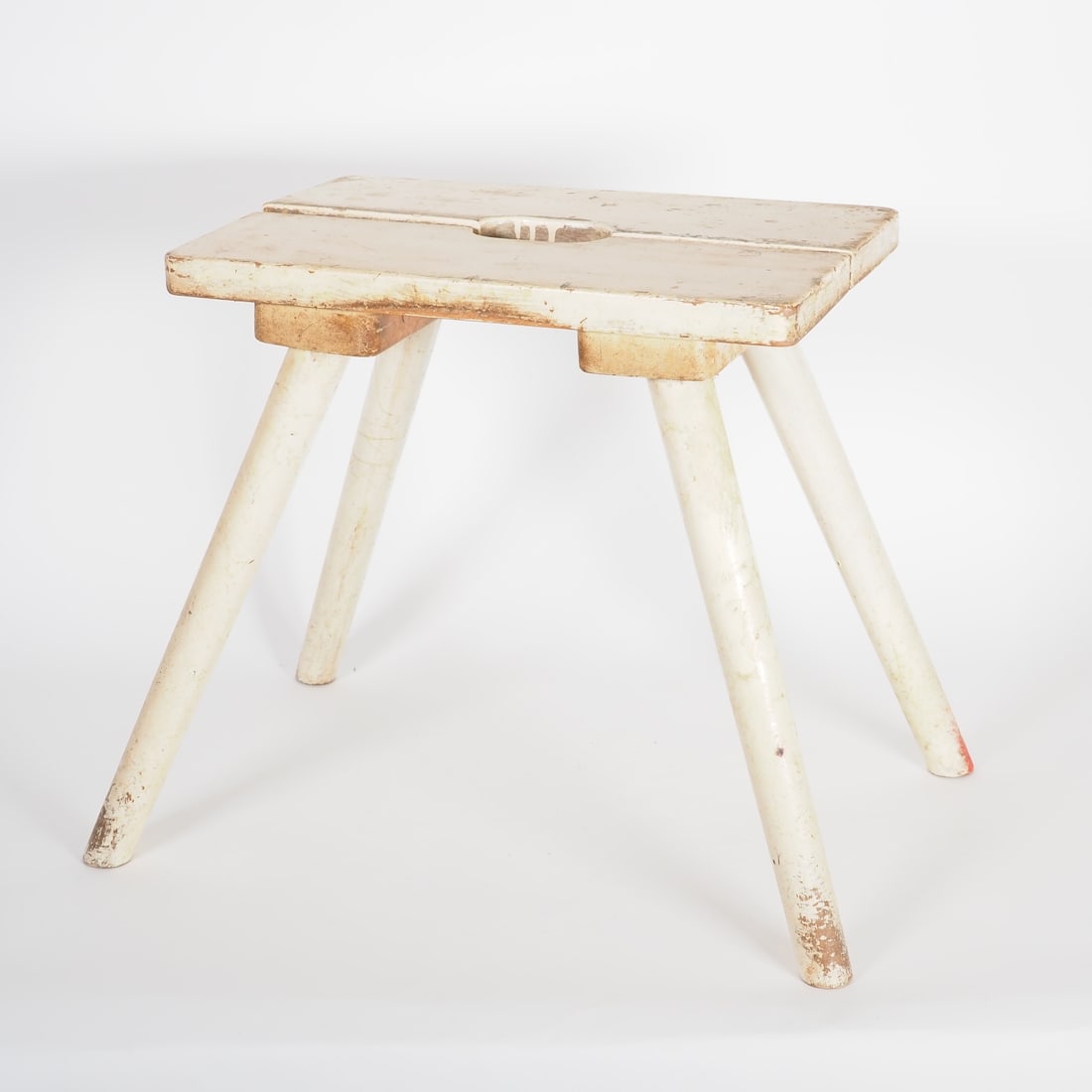 Wehrmacht army barracks stool, stamped: Wehrmacht army barracks stool, stampedWehrmacht barracks stool made of wood with white paint, on the underside with Reich eagle and "H.U." Brand stamp. According to the consignor from Ulm barracks. H.