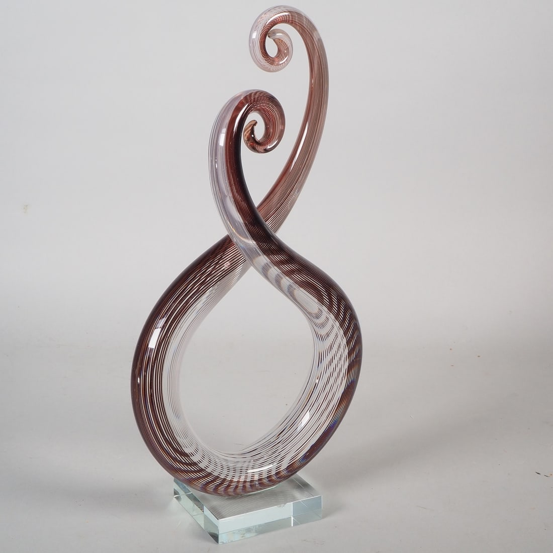 Glass loop, artist's work, 1970s: Glass loop, artist's work, 1970s Made of clear glass, with white and red threads incorporated. Beautifully shaped loop with indented ends, standing on a square stand. Artist's work 70s. Height 34.5 cm