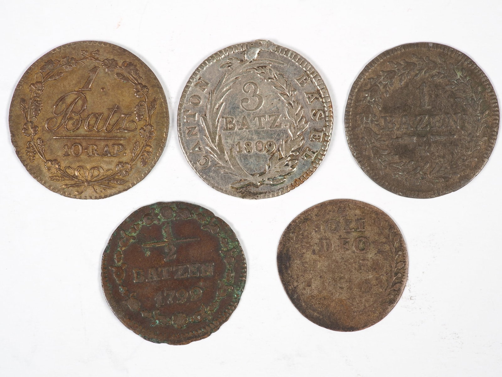 Switzerland: lot of 5 antique silver coins from around 1800: Switzerland: lot of 5 antique silver coins from around 18001) 1 Batzen / 10 Rappen 1818 Canton De Vaud. 2) 2 Kreuzer ‘Soli Deo’ St. Gallen. 3.) 1 batzen 1815 Canton St. Gallen. 4.) 1/2 bat