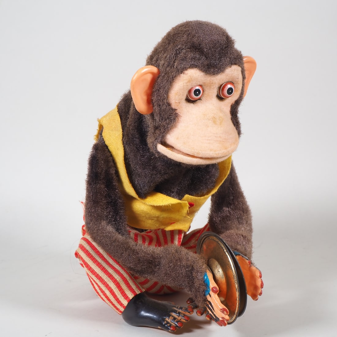 Jolly Chimp - Horror Monkey toy, Japan, mid-20th century.: Jolly Chimp - Horror Monkey toy, Japan, mid-20th century. Horror toy monkey that bangs on a basin, known from various horror films. Battery operated, made in Japan. Head, arms, eyes, and lips are mova