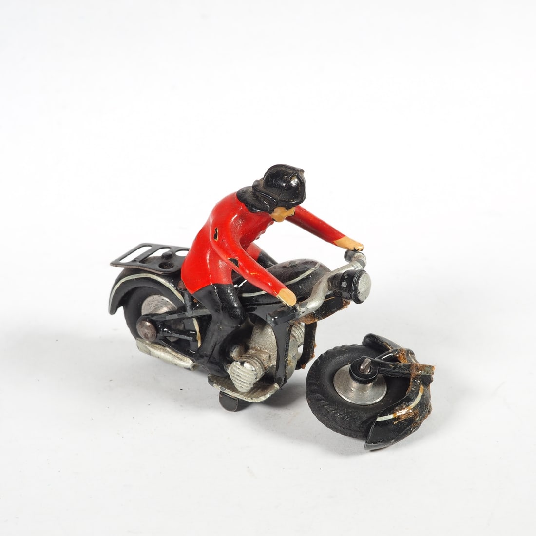 Märklin 5521/40G Motorcycle with Firefighter, 1930s: Märklin 5521/40G Motorcycle with Firefighter, 1930s Pre-war motorcycle (BMW) by Märklin, black-painted die-cast zinc frame with white accent line, luggage rack and saddle made of sheet iron. Rubberi