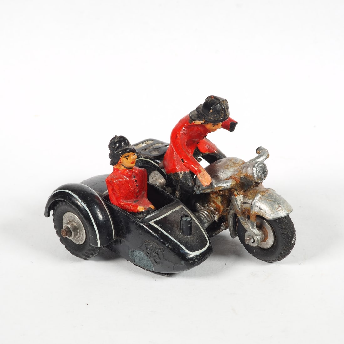 Märklin 5521/41G Motorcycle with sidecar, fire department, 1930s: Märklin 5521/41G Motorcycle with sidecar, fire department, 1930s Pre-war motorcycle with sidecar from Märklin, black and silver painted frame made of die-cast zinc, luggage rack and brown painted sa