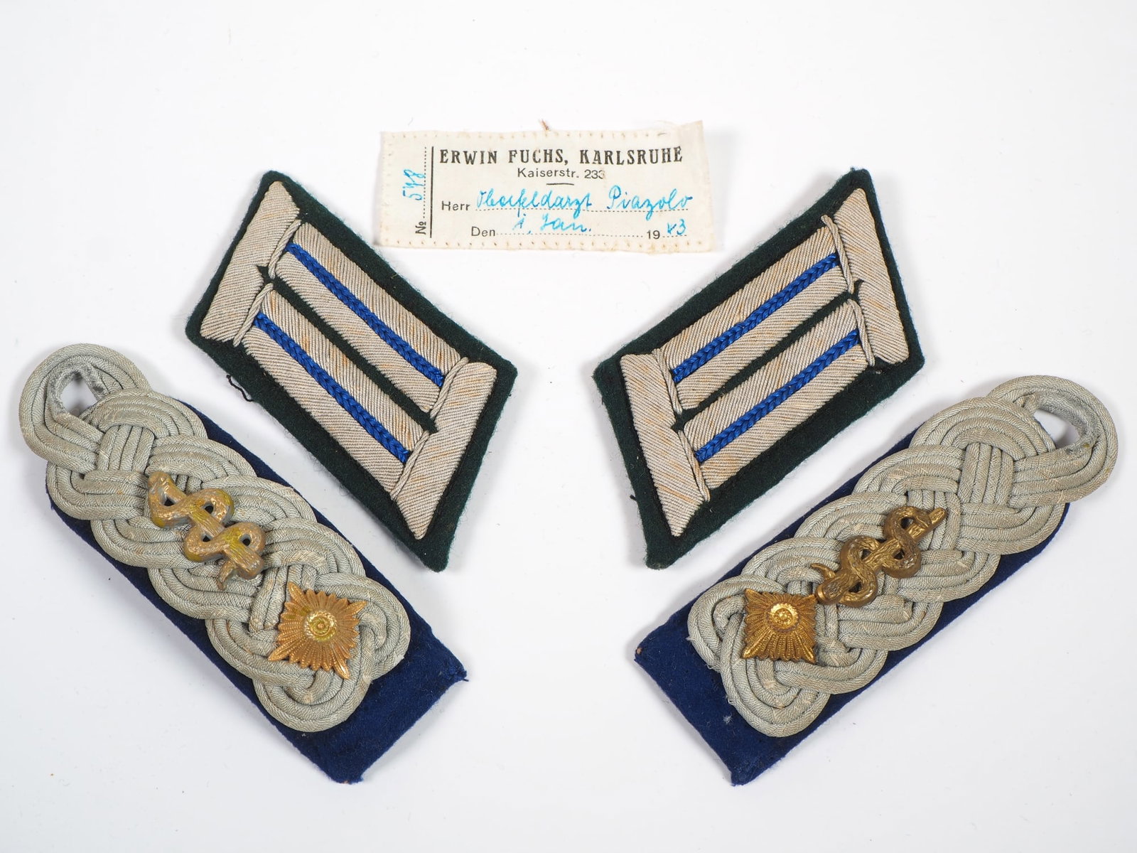 Effective rate senior physician DR. Piazolo Karlsruhe WK2: Effective rate senior physician DR. Piazolo Karlsruhe WK2 Original Wehrmacht medic troop doctor - effect set of the Oberfeldarzt Dr.Piazolo, Karlsruhe Name badge from the uniform jacket, collar patch 