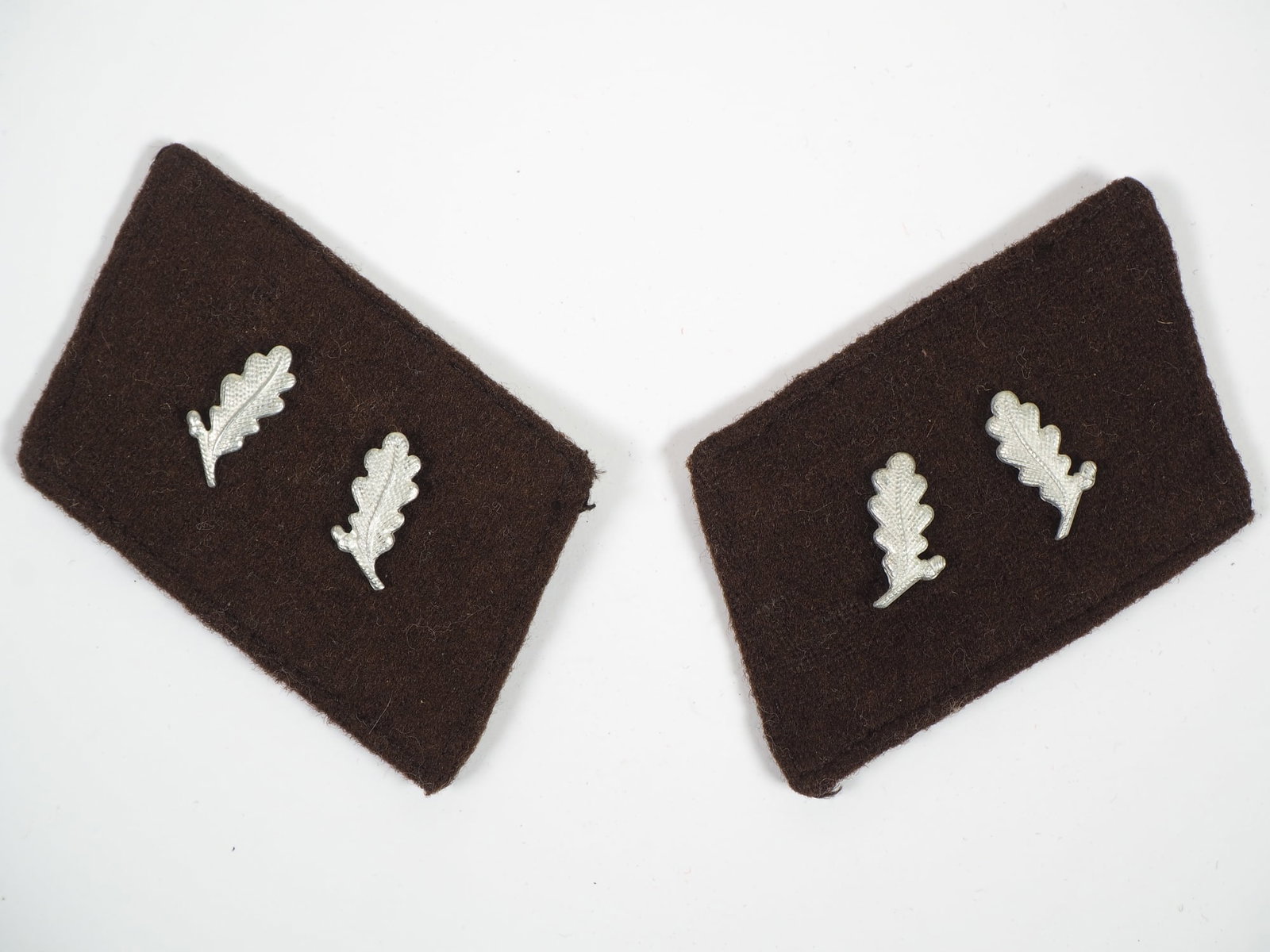 Pair of collar mirror Forstschutzkommando Wehrmacht WK2: Pair of collar mirror Forstschutzkommando Wehrmacht WK2 Very rare original collar mirror for the airman's blouse of the Forstschutzkommando, good condition, very rare to find. The Forstschutzkommandos
