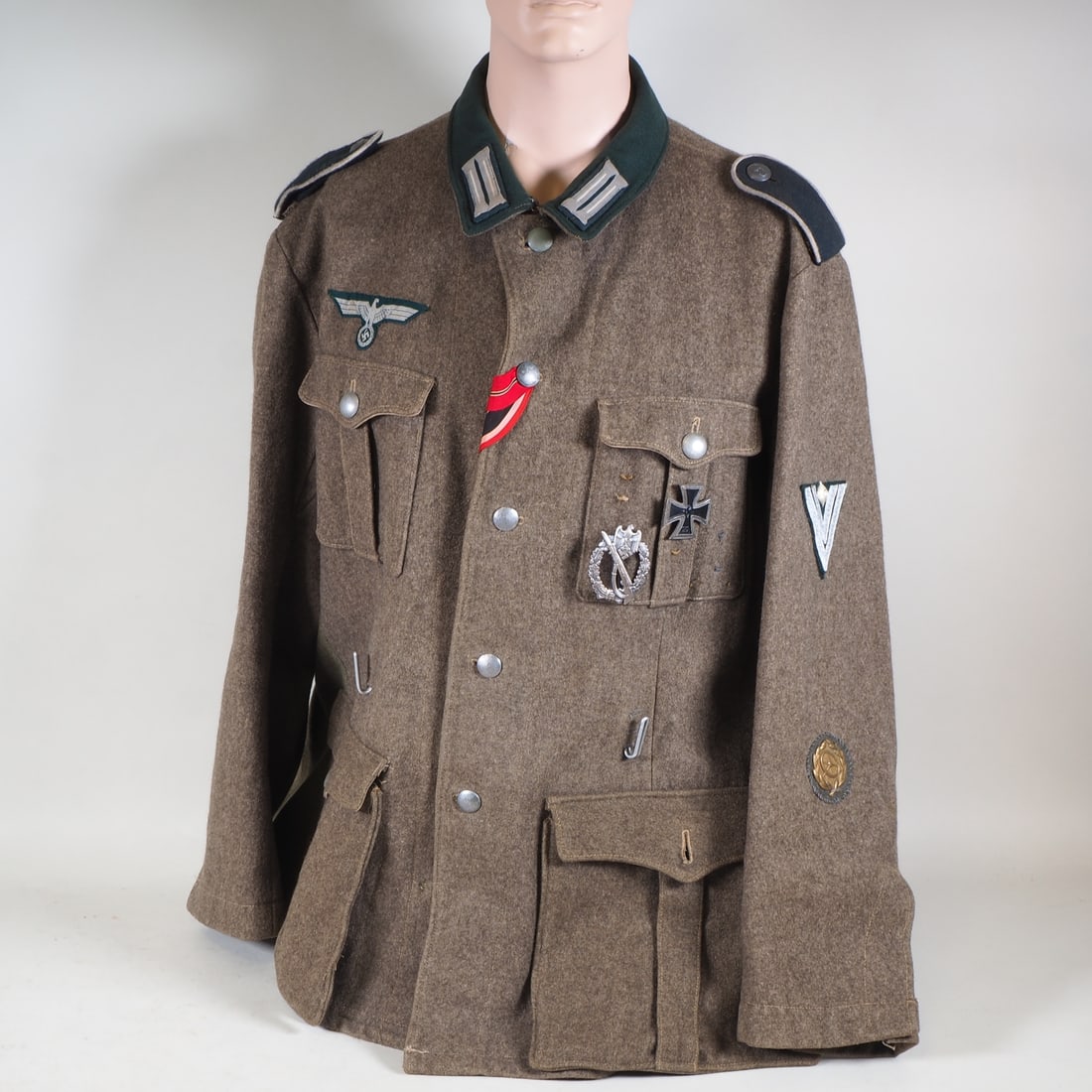 Wehrmacht Field Blouse M36, partially original: Wehrmacht Field Blouse M36, partially original All effects appear to be original, sewn onto post-war field blouse, original motor vehicle proficiency badge in bronze, including badges as collector's p