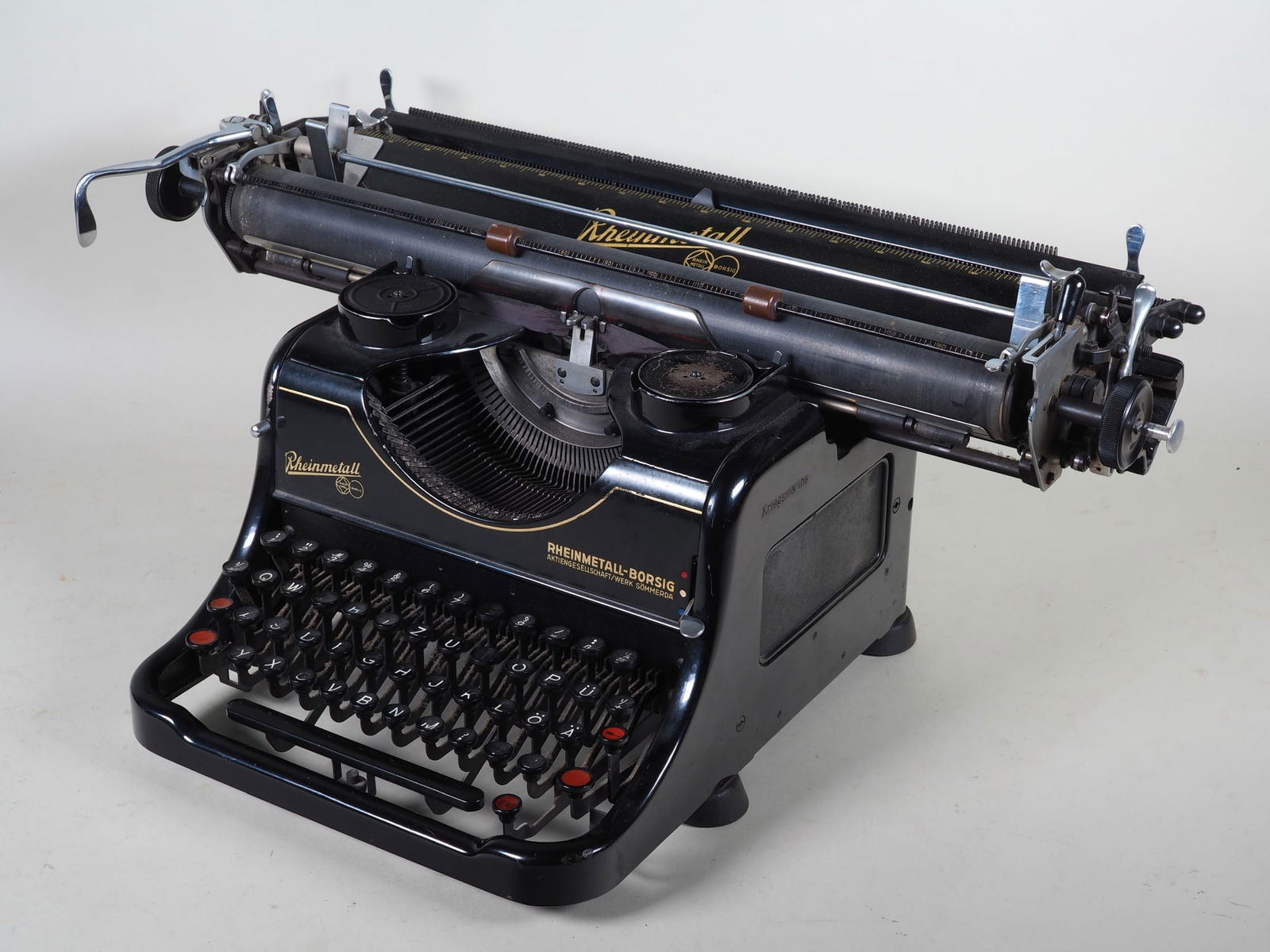 Kriegsmarine Rheinmetall Borsig typewriter, large model, Wehrmacht, World War II: Kriegsmarine Rheinmetall Borsig typewriter, large model, Wehrmacht, World War II Very decorative typewriter, Rheinmetall Borsig brand, Sömmerda factory Heavy piece, large model, very decorative, larg
