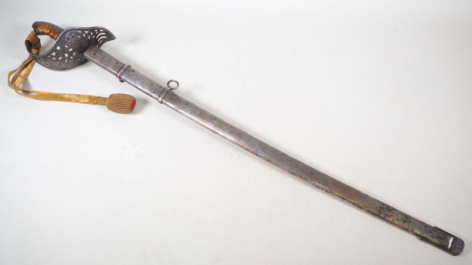 Officer's sabre M1904 of the K. u. k. Cavalry, heavy version: Officer's sabre M1904 of the K. u. k. Cavalry, heavy version The cavalry sabre M1904 of the Austro-Hungarian army was designed by the Inspector General of Cavalry and officially put into service in 19