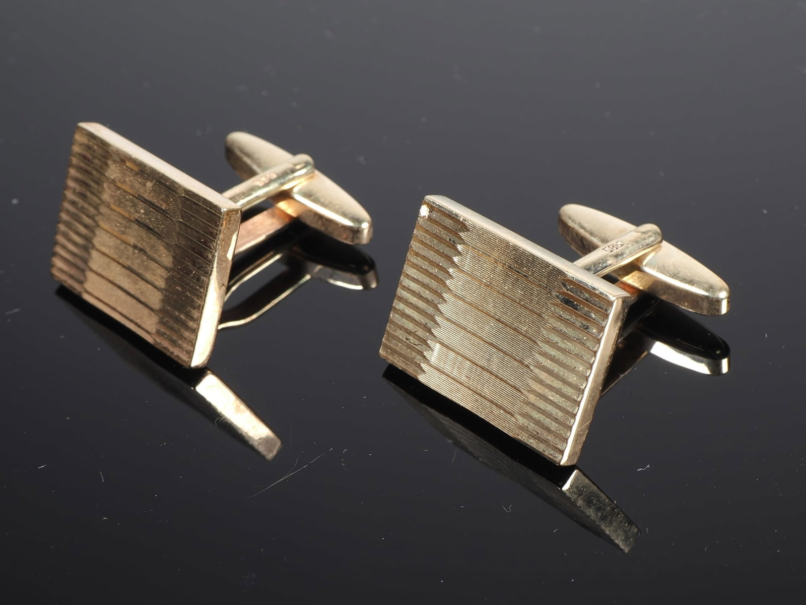 Pair of 14K gold cufflinks (1 of 1)