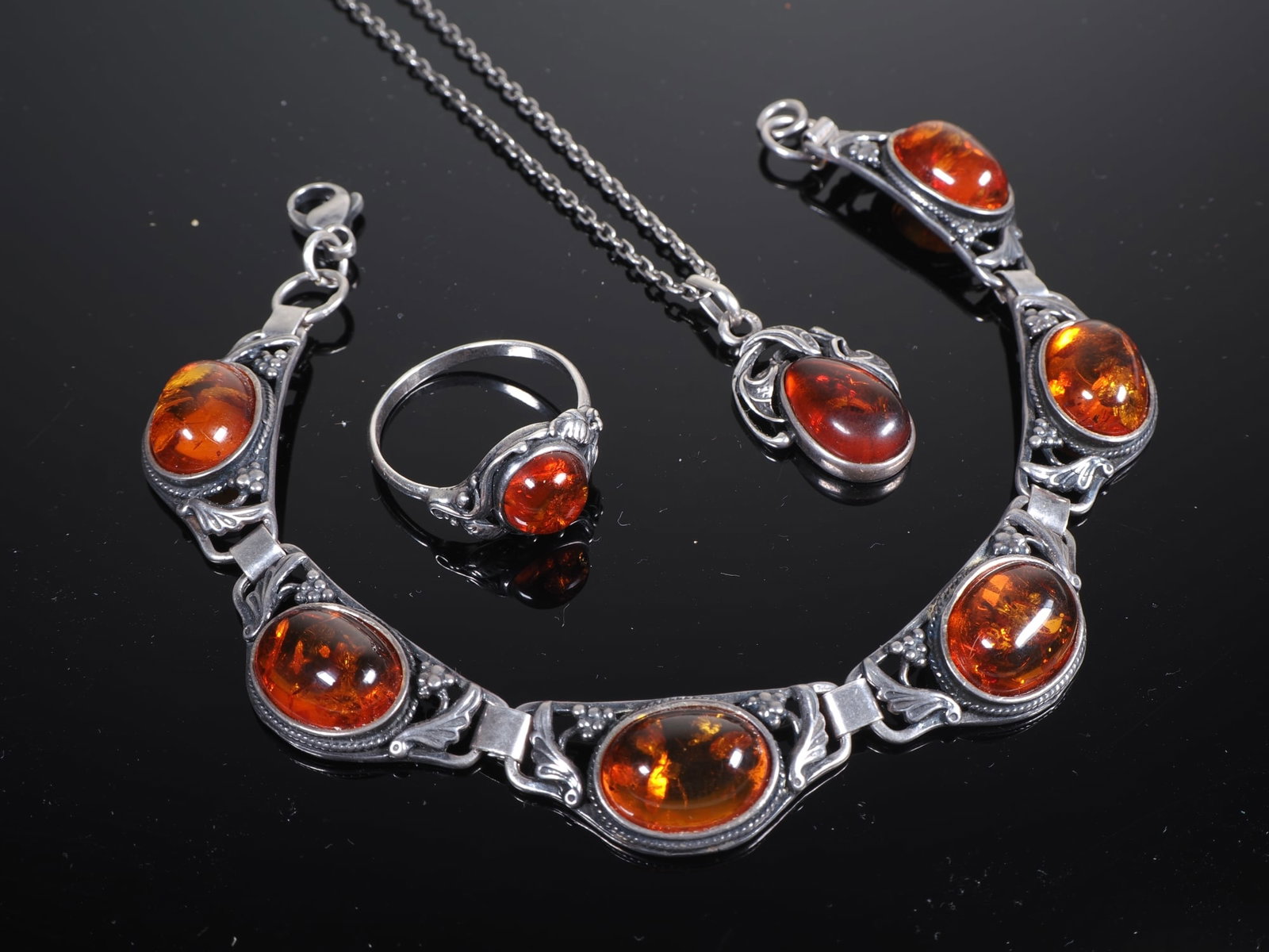 Three-piece amber jewellery set, Belle Époque style, 21st century (1 of 1)