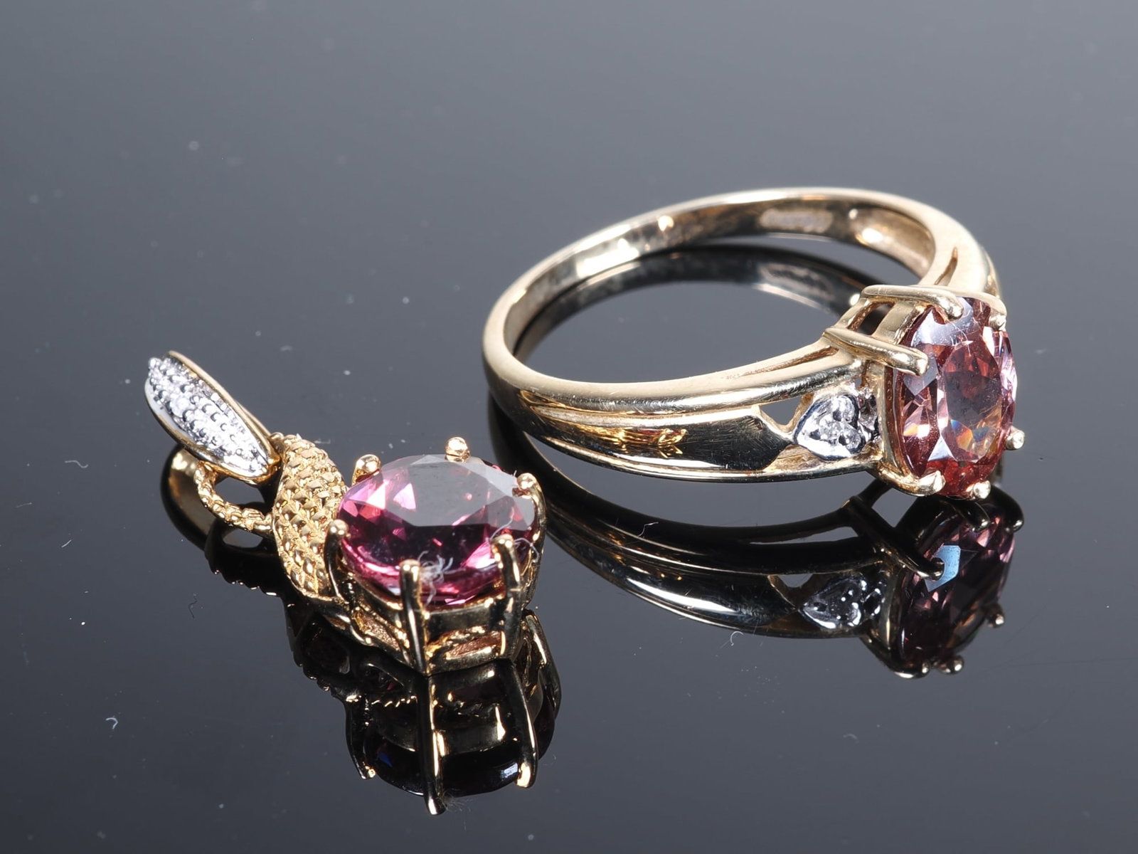 Pink cubic zirconia and diamonds - Molloy ladies’ ring with pendant, 10K gold (1 of 1)