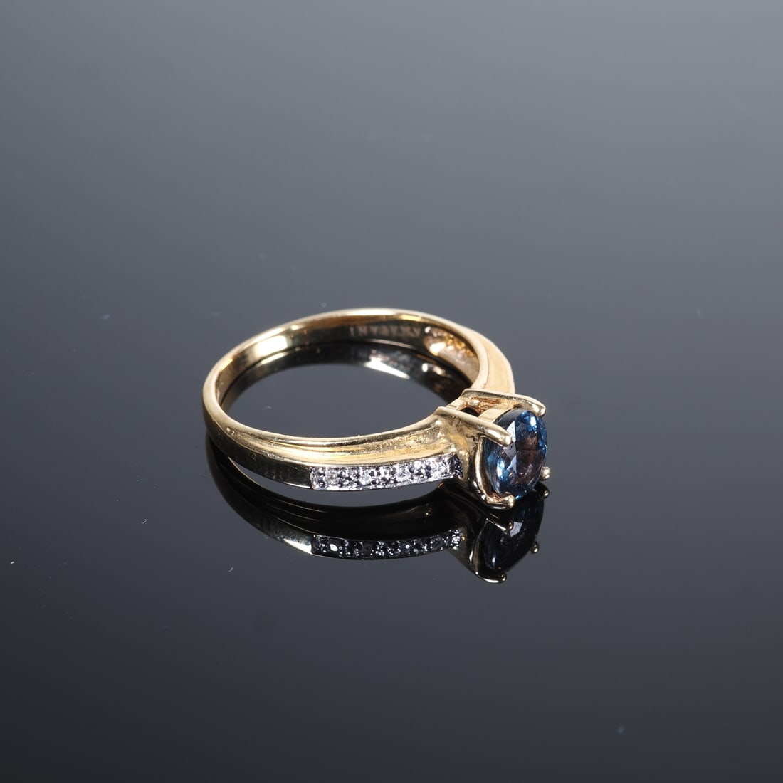 Natural sapphire and diamonds - ladies’ ring, 18K gold (1 of 1)