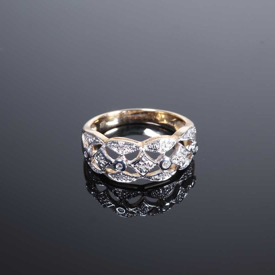 SI Diamond Gold Ring - Lance Fischer, 14K Gold: SI Diamond Gold Ring - Lance Fischer, 14K Gold585 yellow gold, 14 carat, set with 3 brilliant-cut SI diamonds, approx. 0.019 ct, and 12 round-cut SI diamonds, approx. 0.057 ct in total, worn very litt