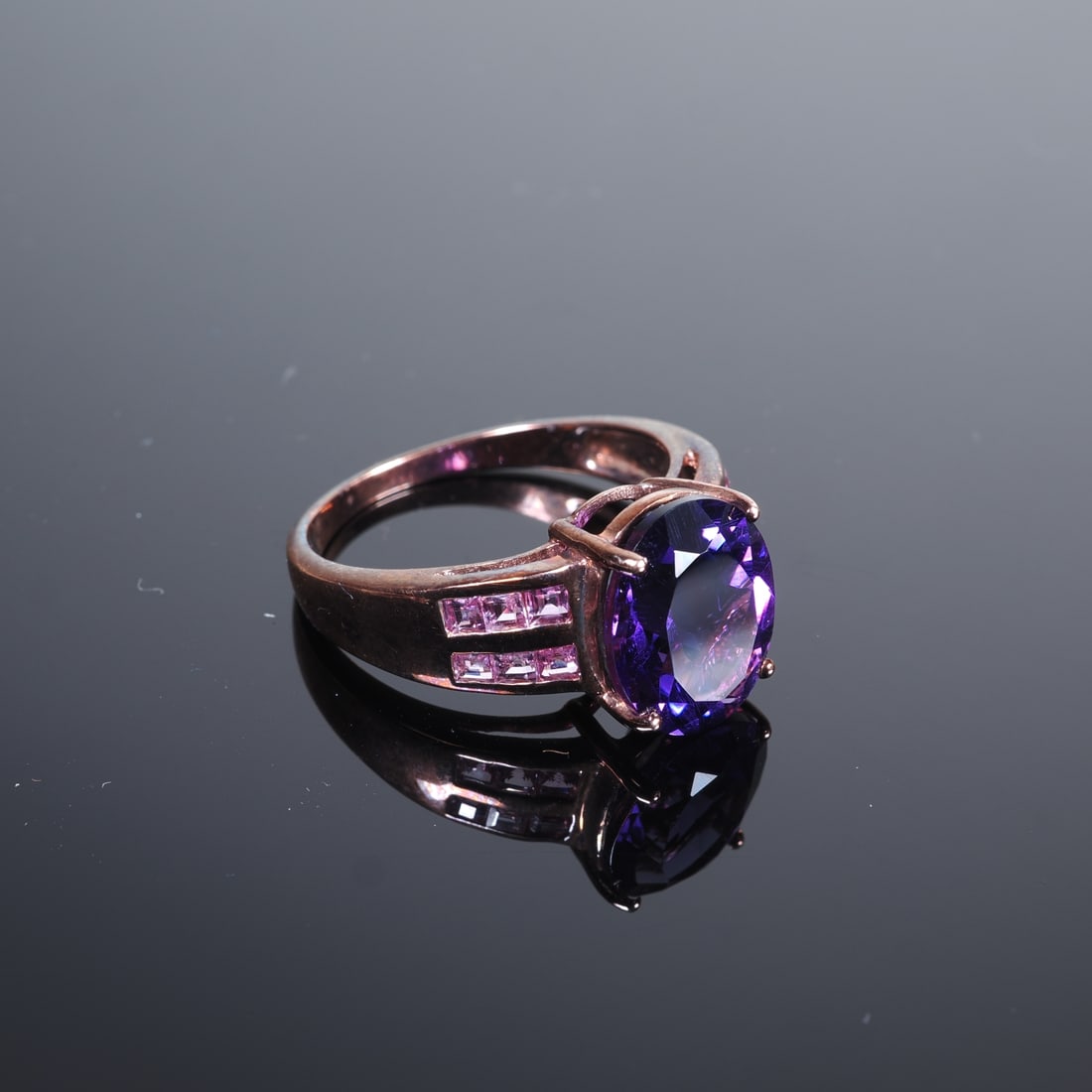Siberian Amethyst Gold Ring: Siberian Amethyst Gold Ring9K rose gold, ring head set with an oval faceted Siberian amethyst, approx. 3.31 carats, ring shoulders set with 12 pink square-cut Ceylon sapphires from Sri Lanka, total ap