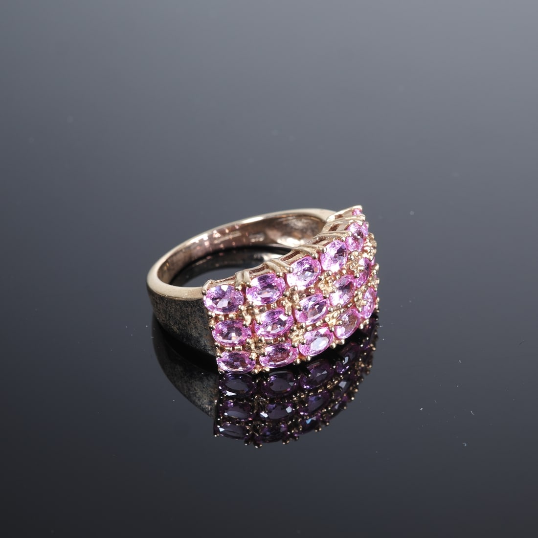 Pink Ceylon Sapphire Gold Ring: Pink Ceylon Sapphire Gold Ring9ct yellow gold, 375/000 fineness, ring head set with 18 round-cut sapphires from Sri Lanka, approx. 1.387ct, virtually new and unworn, inner diameter 17mm, ring size 53/