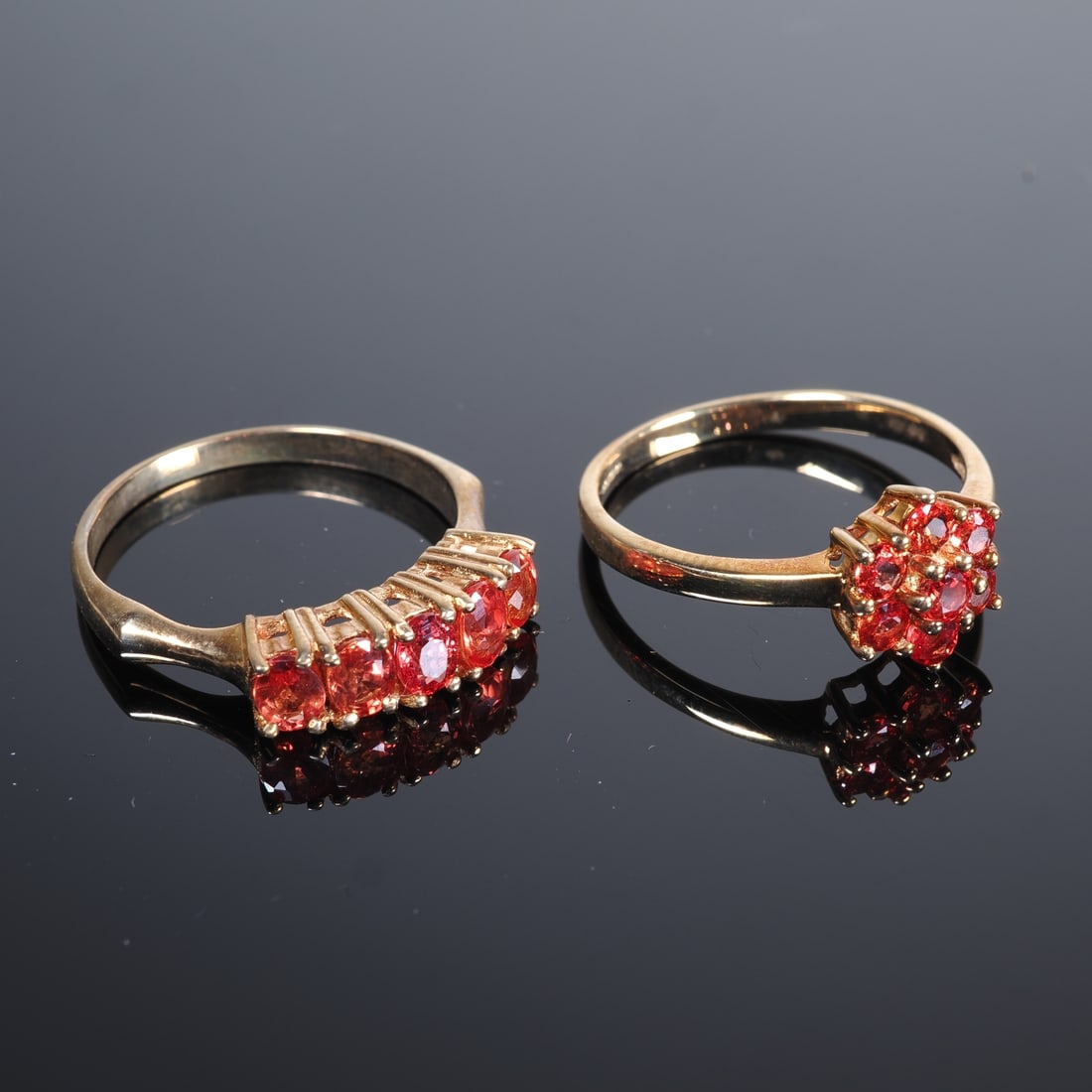 2 ladies’ rings set with gemstones, 9ct yellow gold: 2 ladies’ rings set with gemstones, 9ct yellow goldAll 375/000 yellow gold with Juwelo certificates. 1.) Orange sapphire gold ring 2.) Sunset red ruby gold ring. Total weight 4.21g. Almost as new