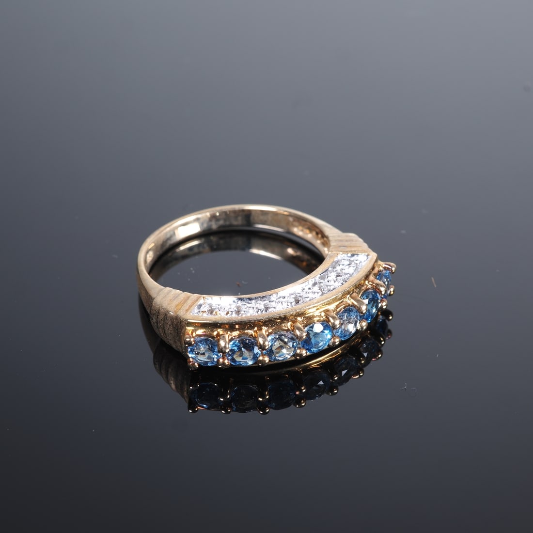 Santa Maria Aquamarine Gold Ring: Santa Maria Aquamarine Gold Ring9ct yellow gold, 375/000 fineness, ring head set with 7 round-cut aquamarines from Brazil, approx. 0.71ct, sides set with 14 zircons, virtually new and unworn, inner di