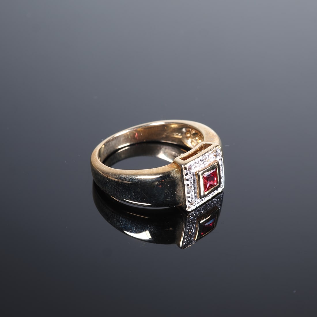 Malawi Ruby Gold Ring (1 of 2)