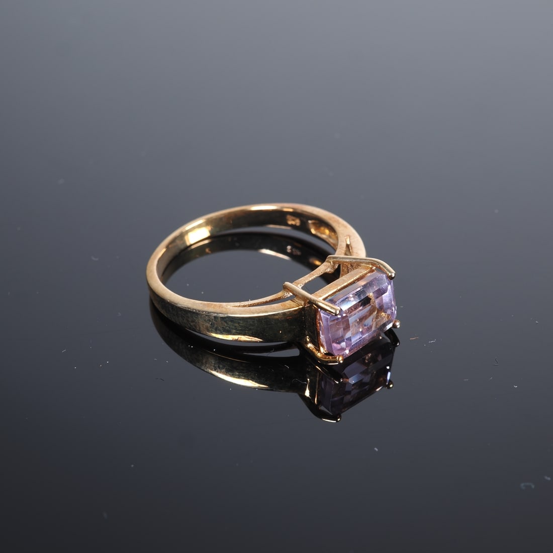Ametrine Gold Ring: Ametrine Gold Ring9ct yellow gold, 375/000 fineness, ring head set with an octagonal-cut ametrine from Bolivia, approx. 1.38ct, virtually as new and unworn, inner diameter 17mm, ring size 53/54.