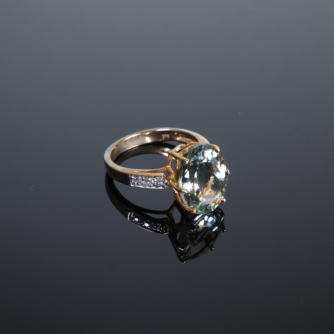Rio Grande Green Amethyst Gold Ring: Rio Grande Green Amethyst Gold Ring9ct yellow gold, 375/000 fineness, ring head set with a green oval-cut amethyst from Brazil, approx. 4.58ct, ring shoulders set with cubic zirconia, virtually as