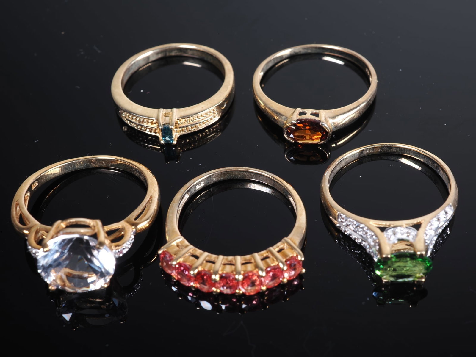 5 ladies’ rings set with gemstones, 9-carat yellow gold: 5 ladies’ rings set with gemstones, 9-carat yellow goldAll 375/000 yellow gold with Juwelo certificates. 1.) Imperial chrome tourmaline gold ring 2.) Sky-blue diamond gold ring 3.) Padparadscha