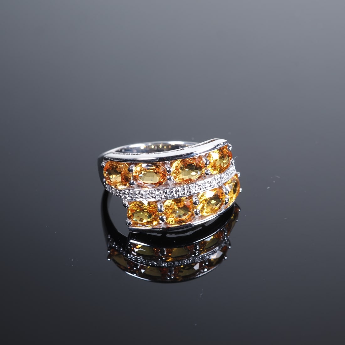 Yellow Sapphire White Gold Ladies' Ring: Yellow Sapphire White Gold Ladies' Ring9ct white gold, 375/000 fineness, ring head set with 8 yellow oval-cut sapphires from Thailand, approx. 3.16ct, and 15 round-cut diamonds, virtually new and