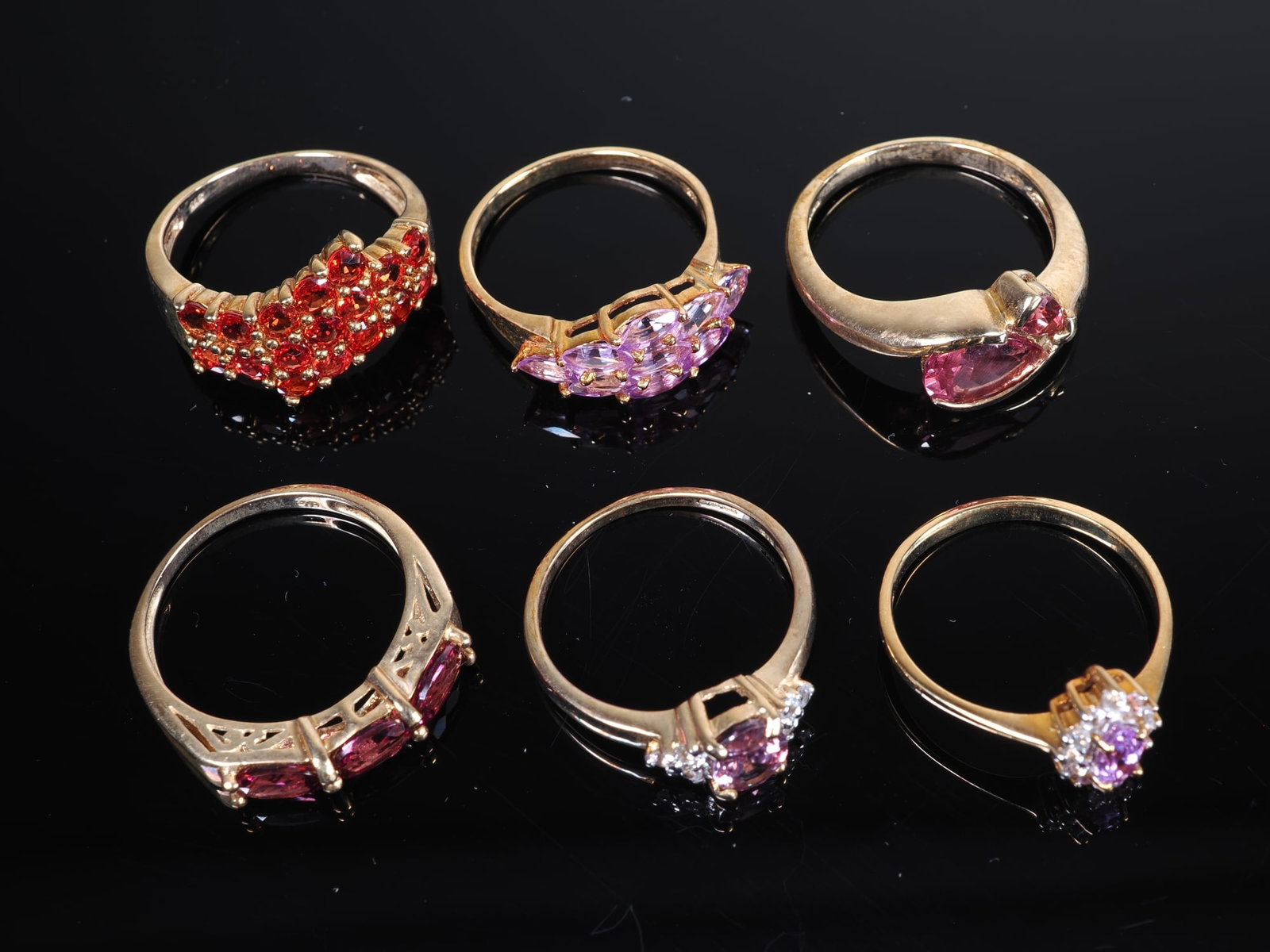 6 ladies’ rings with gemstones, 9-carat yellow gold: 6 ladies’ rings with gemstones, 9-carat yellow goldAll 375/000 yellow gold with Juwelo certificates. 1.) Pink zircon gold ring 2.) Purple Ceylon sapphire gold ring 3.) Purple Ceylon sapphire gold
