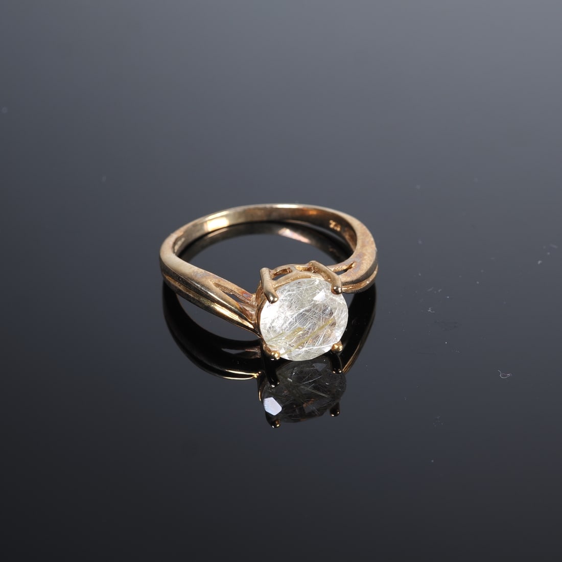 Brazilian rutile quartz gold ring: Brazilian rutile quartz gold ring9ct yellow gold, 375/000 fineness, ring head set with a round-cut rutile quartz from Brazil, approx. 1.35ct, virtually new and unworn, inner diameter 17mm, ring size
