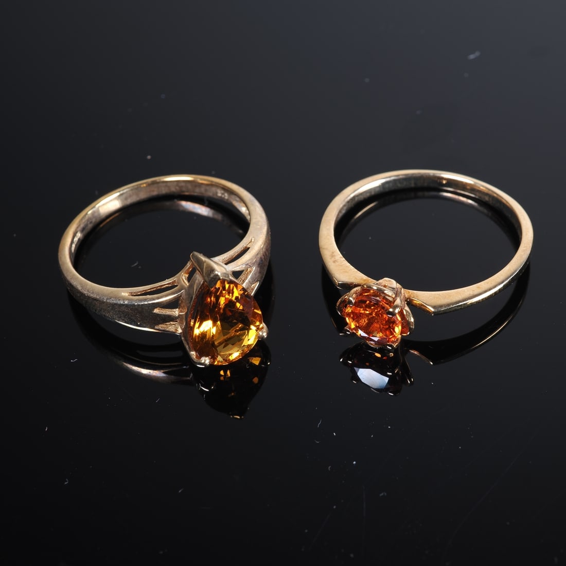 2 ladies’ rings with ruby / scapolite, 9 carat yellow gold (1 of 1)